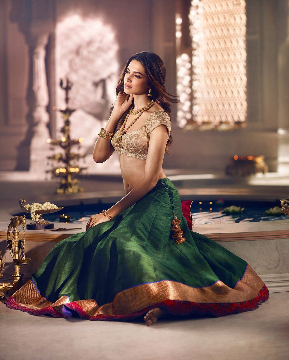 How to Choose the Perfect Saree According to Your Body Type
