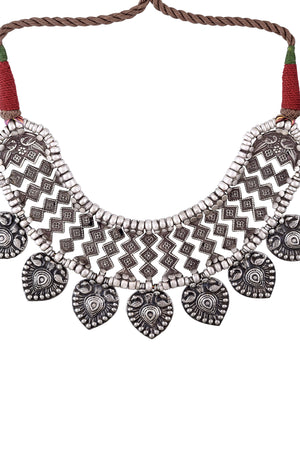 Buy Amrapali heavy silver thread necklace online in USA. Elevate your traditional look with royal Amrapali jewelry, silver plated jewelry, gold plated jewelry, gold plated necklace, silver earrings, silver bangles from Pure Elegance Indian fashion store in USA.-closeup