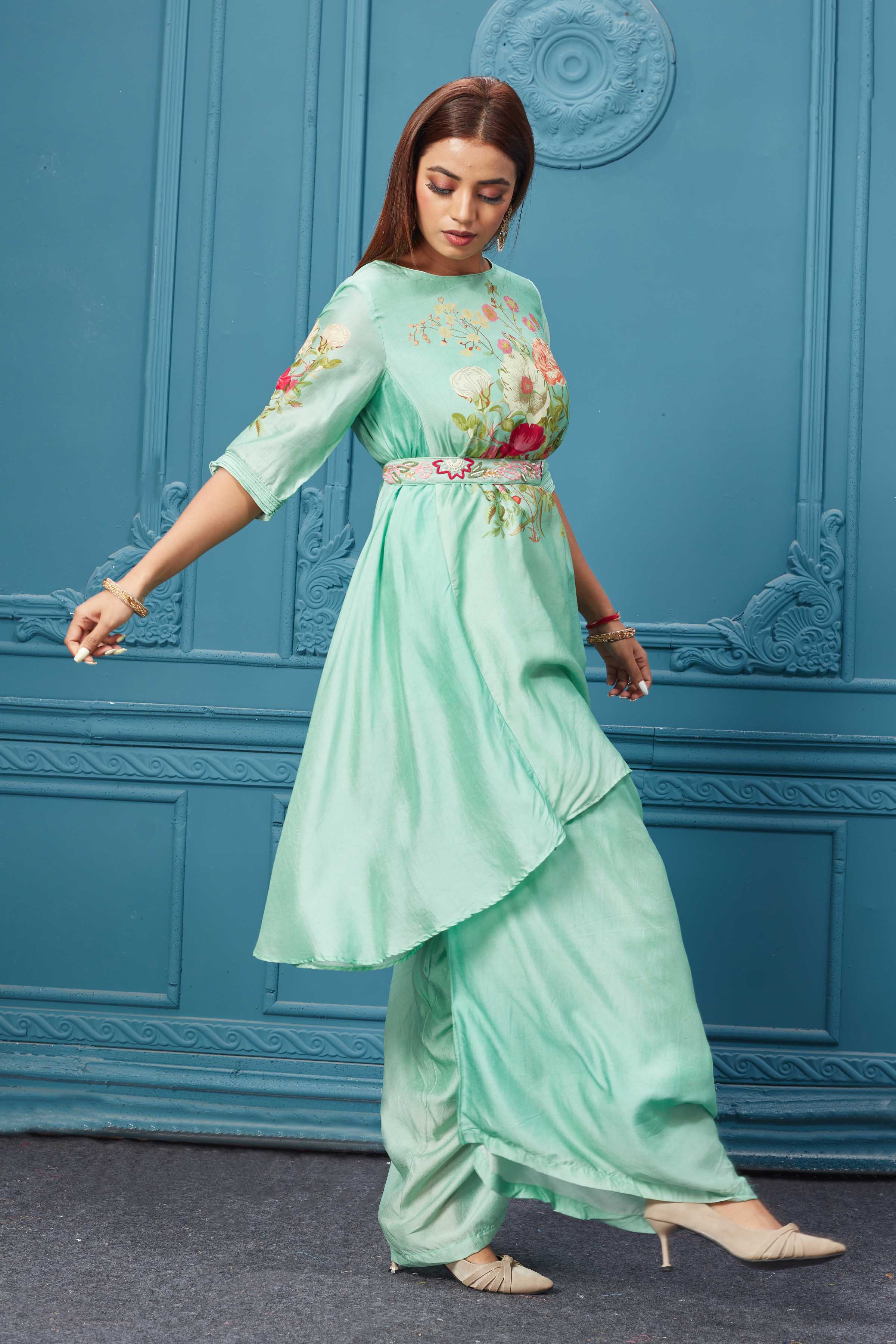 Shop Gorgeous neon green suit featuring a boat neck, quarter sleeves, and a stylish belt. Shop Indian dresses, gowns, Anarkali, lehenga, and saree online at Pure Elegance or visit our store in the USA.