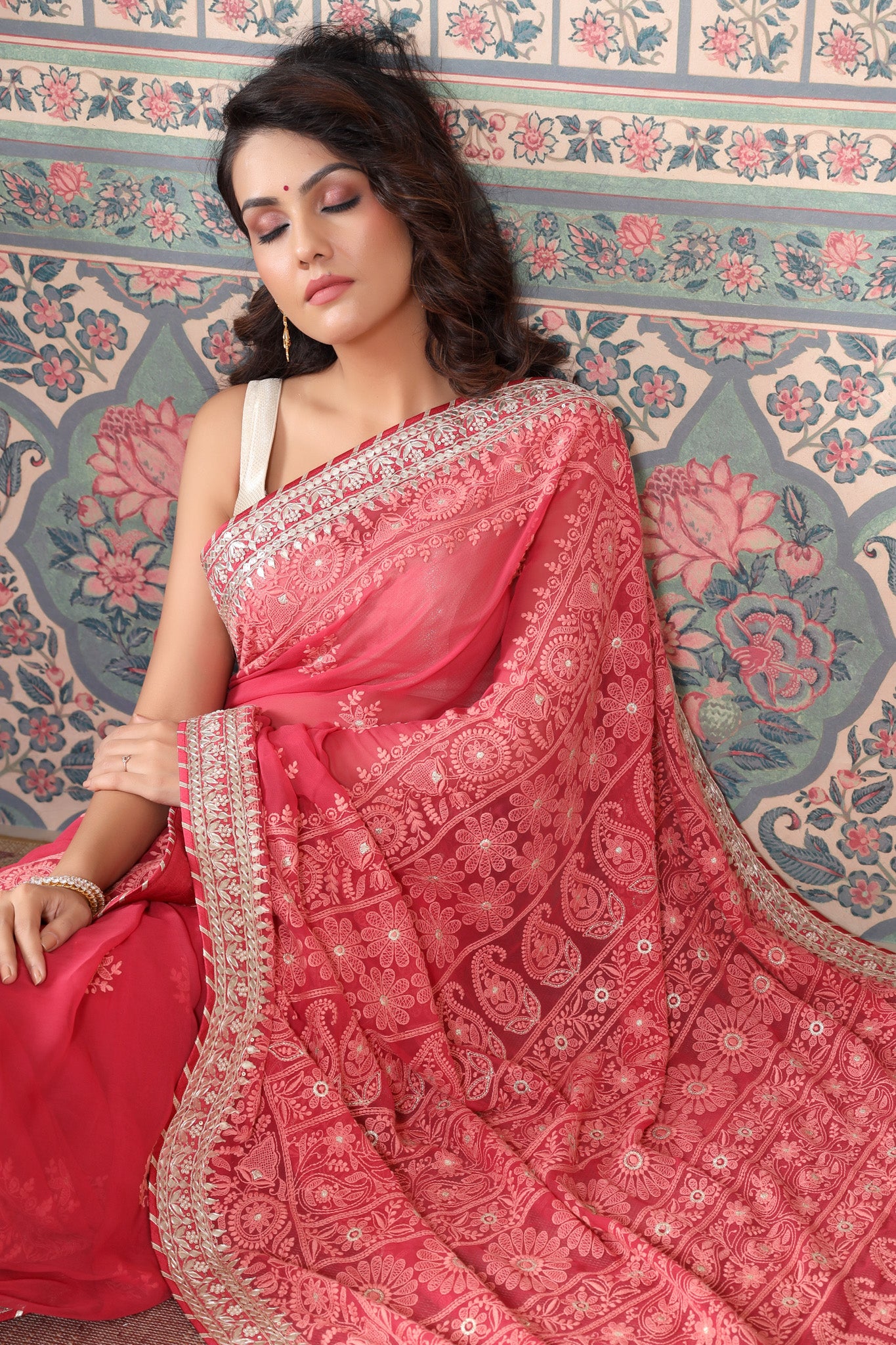 Buy Pink Color Designer Hand Embroidered Lucknowi Chikankari Saree (With  Blouse - Georgette) MC252329 | www.maanacreation.com