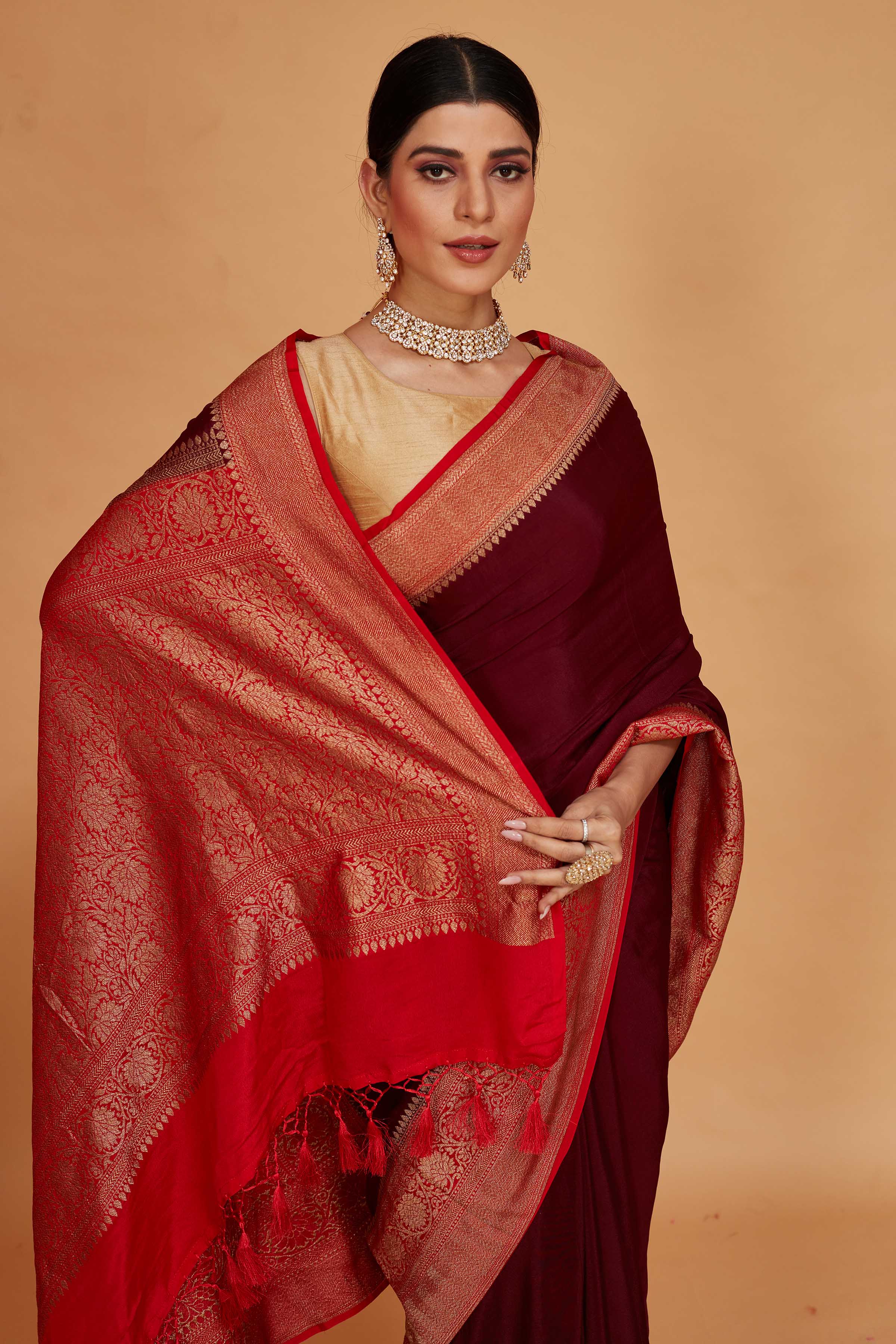 Shop maroon tussar Banarasi saree online in USA with red zari border. Look your best on festive occasions in latest designer saris, pure silk sarees, Kanjivaram silk sarees, handwoven saris, tussar silk sarees, embroidered sarees from Pure Elegance Indian clothing store in USA.-closeup