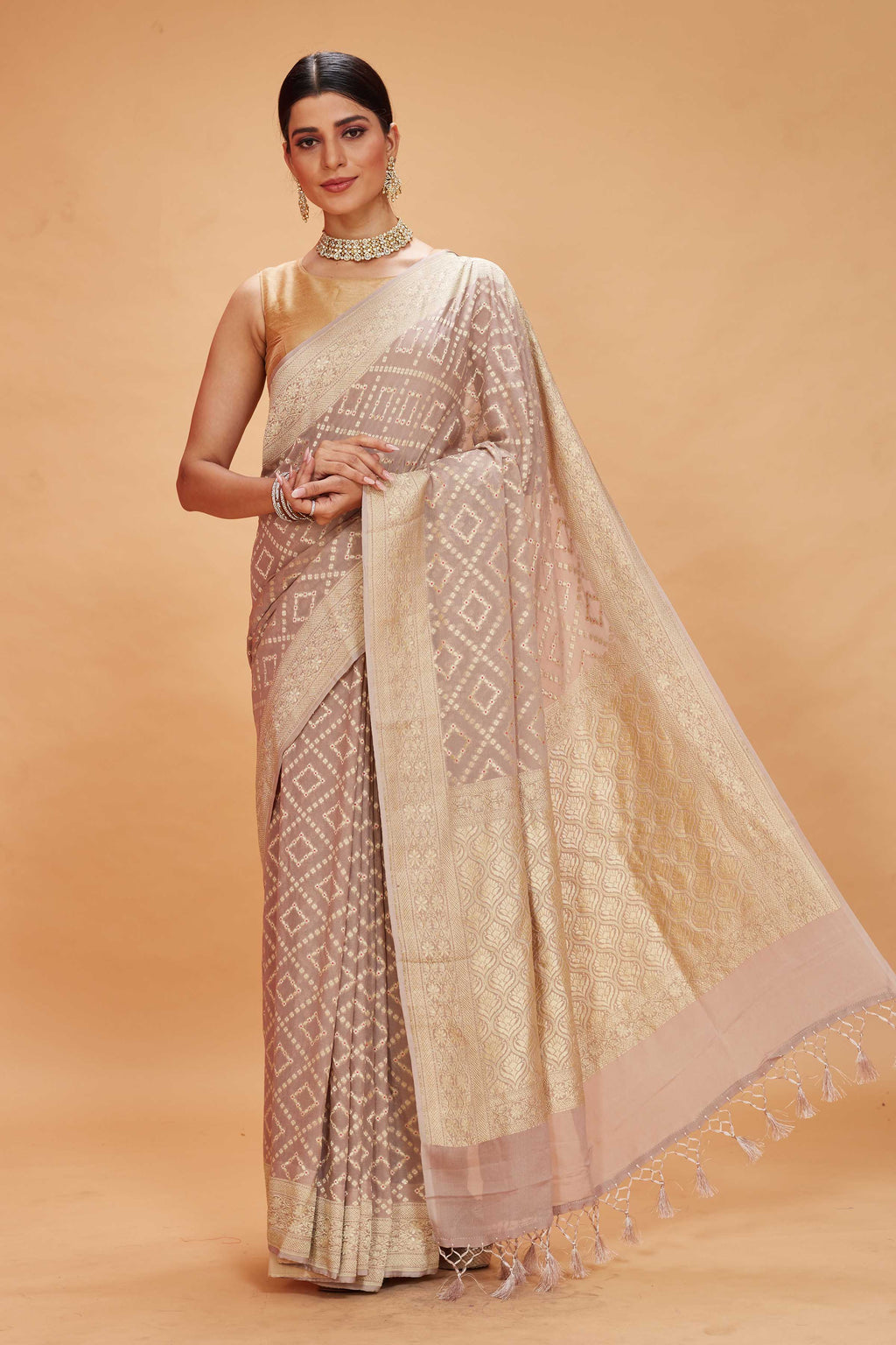 Buy lilac georgette Banarasi saree online in USA with zari jaal. Look your best on festive occasions in latest designer saris, pure silk sarees, Kanjivaram silk sarees, handwoven saris, tussar silk sarees, embroidered sarees from Pure Elegance Indian clothing store in USA.-full view