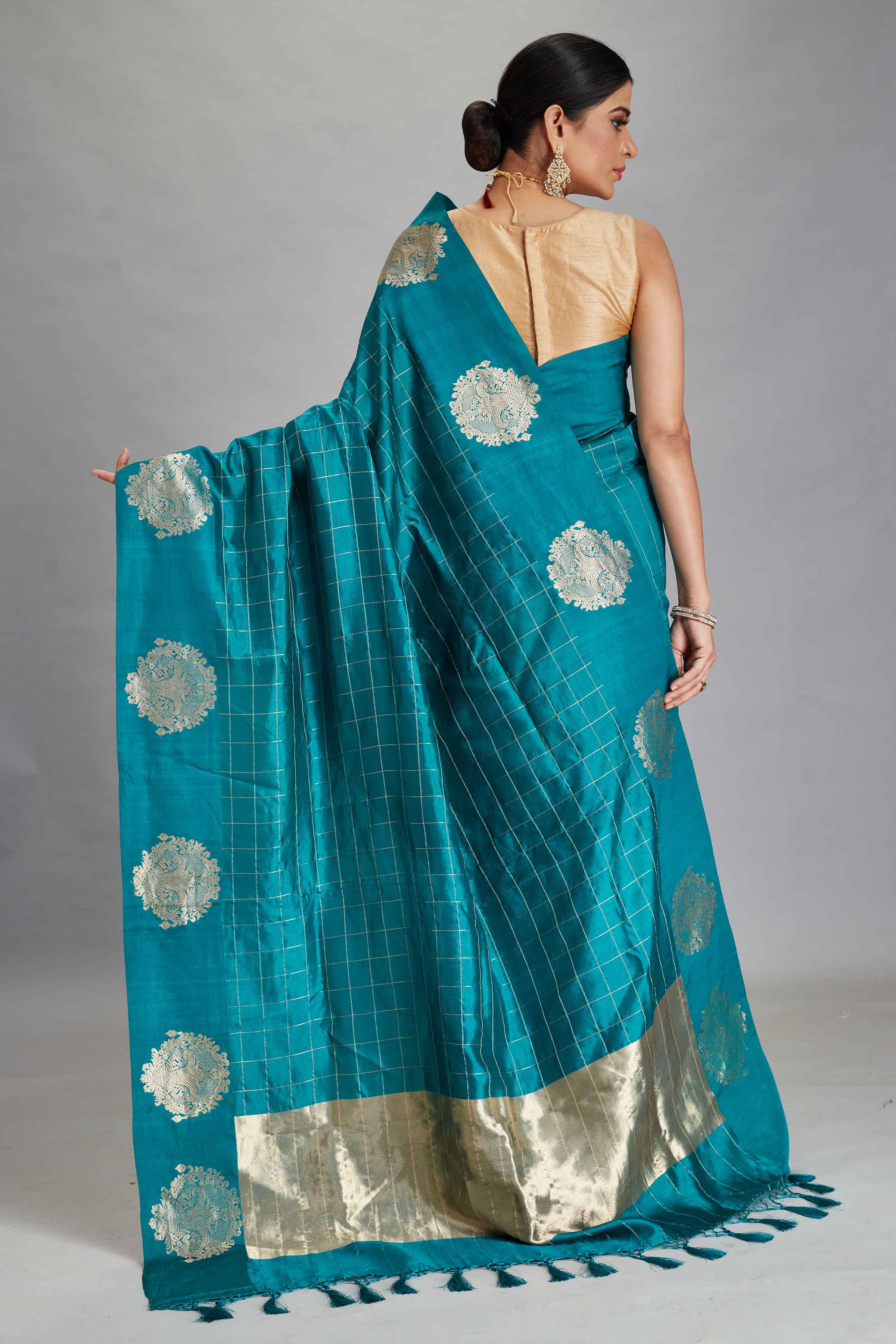 Buy beautiful sea green check silk Banarasi saree online in USA with zari motifs border. Look your best on festive occasions in latest designer sarees, pure silk sarees, Kanjivaram silk saris, handwoven saris, tussar silk sarees, embroidered saris from Pure Elegance Indian clothing store in USA.-back