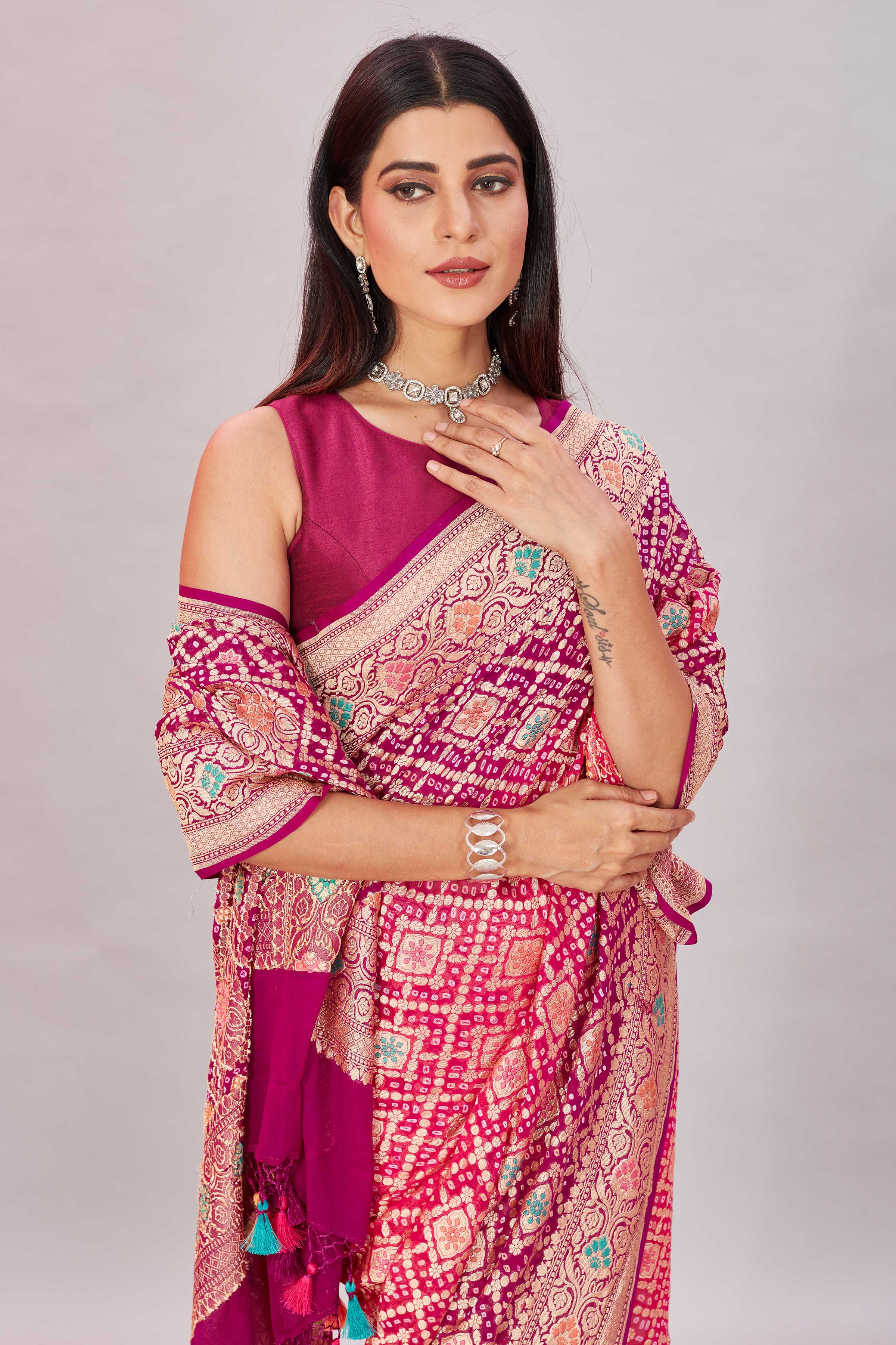 Buy beautiful ombre magenta georgette Banarasi saree online in USA with zari jaal. Look your best on festive occasions in latest designer sarees, pure silk sarees, Kanjivaram silk saris, handwoven saris, tussar silk sarees, embroidered saris from Pure Elegance Indian clothing store in USA.-closeup