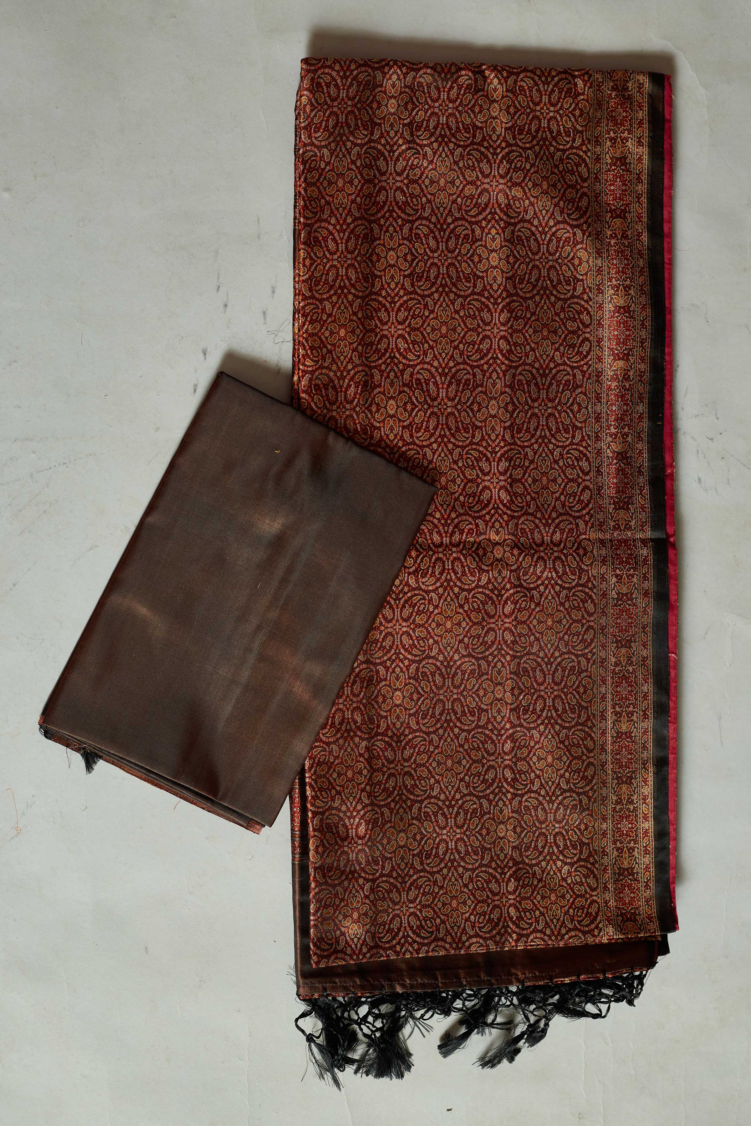 Shop beautiful brown Tanchoi Banarasi saree online in USA. Look your best on festive occasions in latest designer saris, pure silk sarees, Kanjivaram silk sarees, handwoven saris, tussar silk sarees, embroidered sarees from Pure Elegance Indian clothing store in USA.-blouse