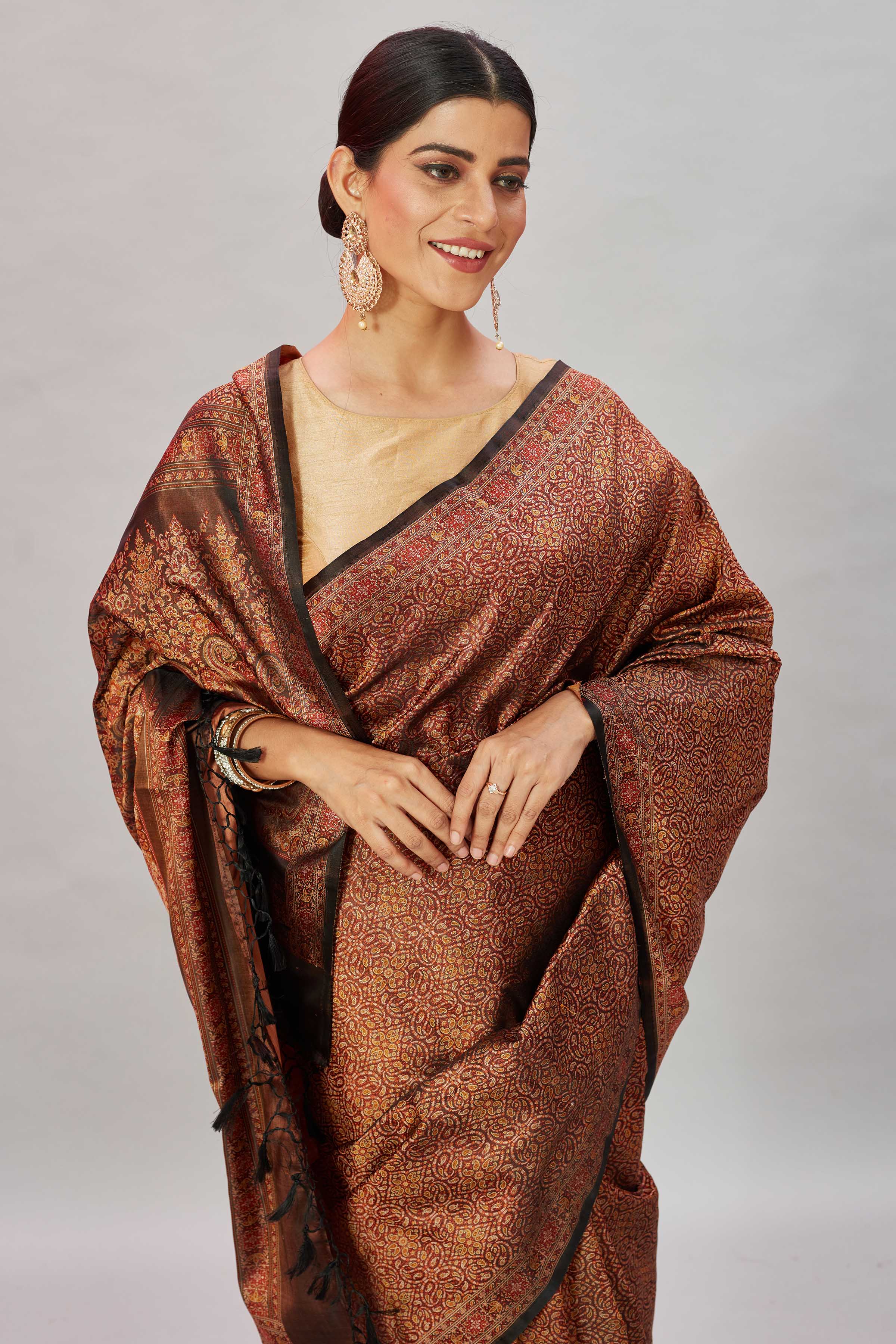 Shop beautiful brown Tanchoi Banarasi saree online in USA. Look your best on festive occasions in latest designer saris, pure silk sarees, Kanjivaram silk sarees, handwoven saris, tussar silk sarees, embroidered sarees from Pure Elegance Indian clothing store in USA.-closeup