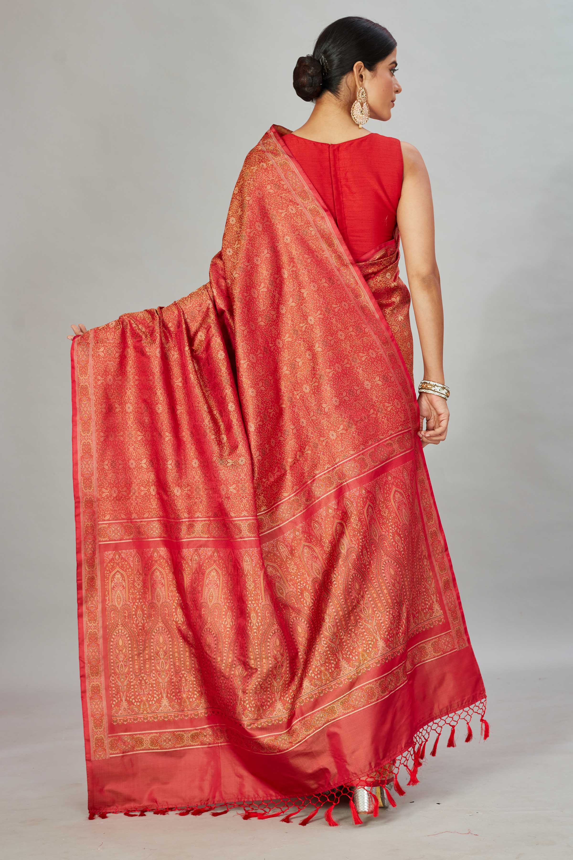 Shop red Tanchoi Banarasi saree online in USA with self zari buti and border. Look your best on festive occasions in latest designer saris, pure silk sarees, Kanjivaram silk sarees, handwoven saris, tussar silk sarees, embroidered sarees from Pure Elegance Indian clothing store in USA.-back