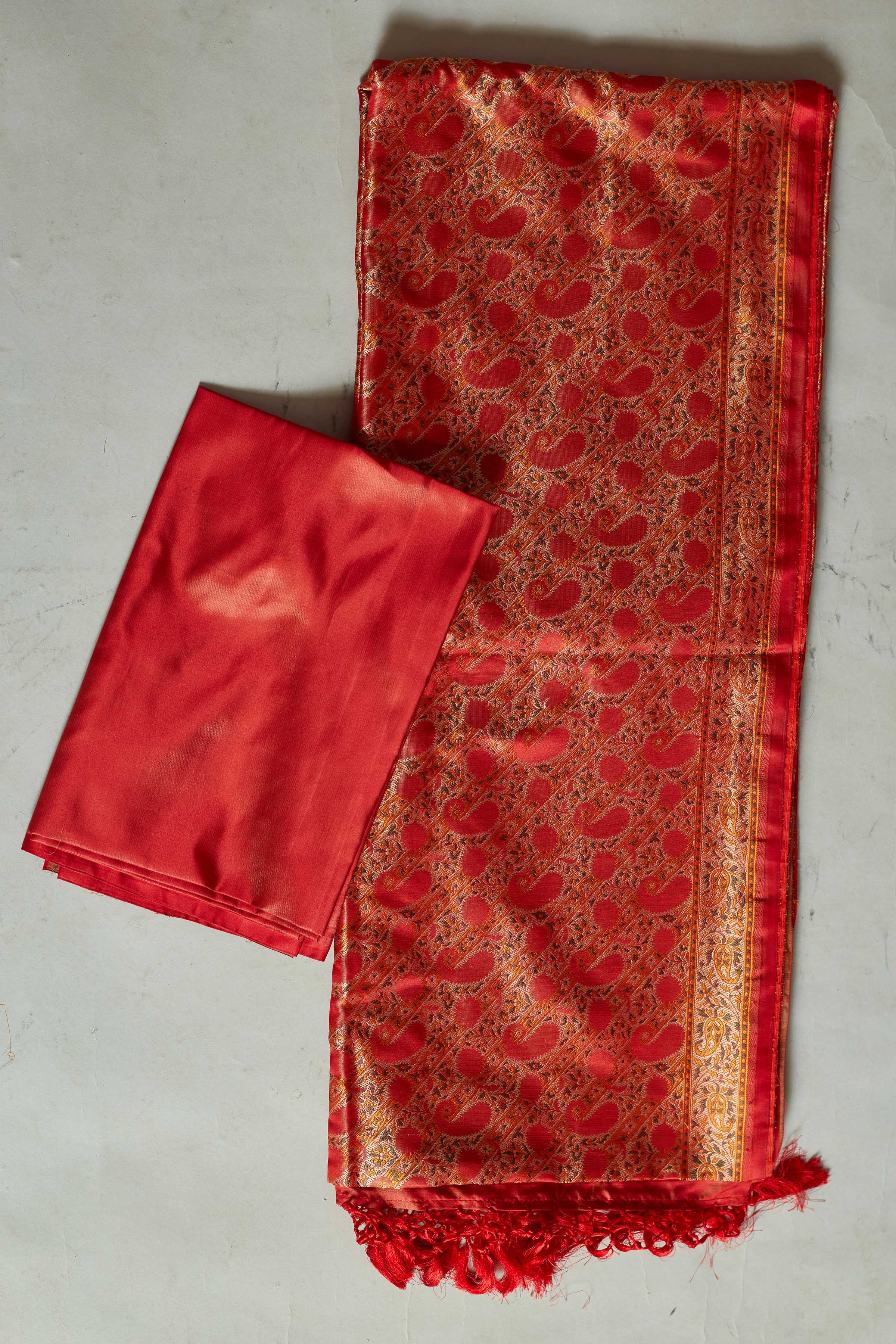 Buy red Tanchoi silk sari online in USA with buti and zari border. Look your best on festive occasions in latest designer saris, pure silk sarees, Kanjivaram silk sarees, handwoven saris, tussar silk sarees, embroidered sarees from Pure Elegance Indian clothing store in USA.-blouse