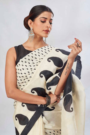 Shop elegant white batik print saree online in USA. Look your best on festive occasions in latest designer saris, pure silk saris, tissue silk sarees, handwoven saris, tussar silk sarees, linen sarees,  summer sarees from Pure Elegance Indian clothing store in USA.-closeup