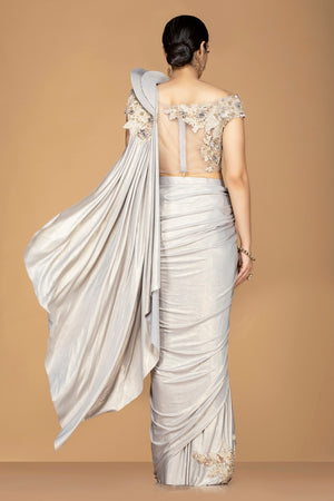 Buy metallic grey designer sari online in USA with placement embroidery pallu and embroidered saree blouse. Champion ethnic fashion with a splendid collection of designer sarees, embroidered sarees with blouse, weddings sarees from Pure Elegance Indian fashion store in USA.-back