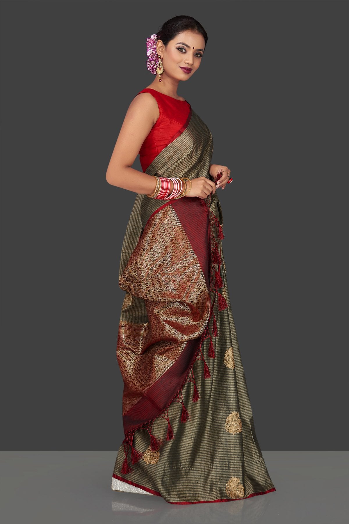 Buy elegant striped grey borderless tussar Banarasi saree online in USA with antique zari buta. Garner compliments on weddings and special occasions with exquisite Banarasi saris, handwoven silk sarees, tussar sarees from Pure Elegance Indian fashion store in USA.-right side