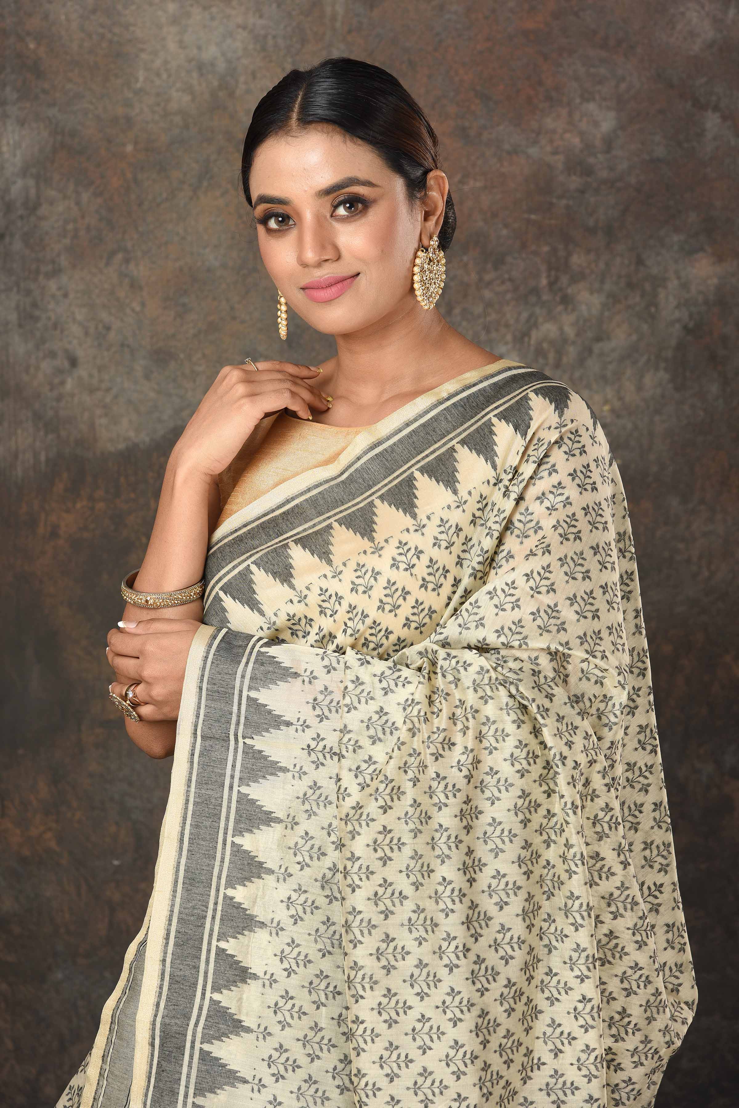 Buy elegant cream and grey Jamdani weave Banarasi saree online in USA. Radiate elegance on special occasions in exquisite designer sarees, handwoven sarees, georgette sarees, embroidered sarees, Banarasi saree, pure silk saris, tussar sarees from Pure Elegance Indian saree store in USA.-closeup