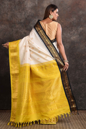 3916 Latest Pure Silk Sarees Online