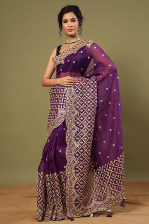 Buy purple organza silk saree online in USA with embroidered scalloped border. Make a fashion statement at weddings with stunning designer sarees, embroidered sarees with blouse, wedding sarees, handloom sarees from Pure Elegance Indian fashion store in USA.-pallu