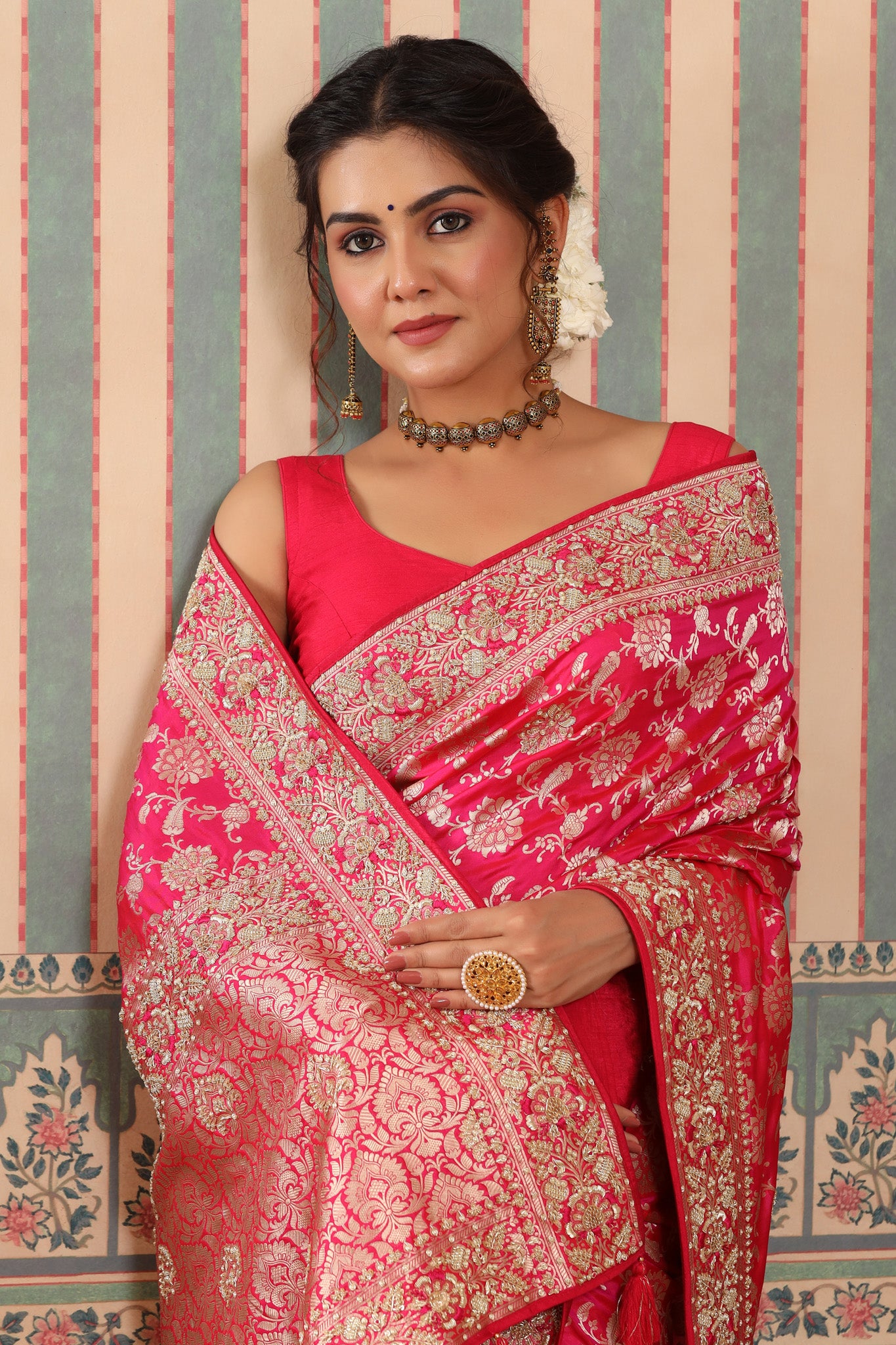 Shop beautiful pink heavy zari work Banarasi sari online in USA. Make a fashion statement at weddings with stunning designer sarees, embroidered sarees with blouse, wedding sarees, handloom sarees from Pure Elegance Indian fashion store in USA.-closeup