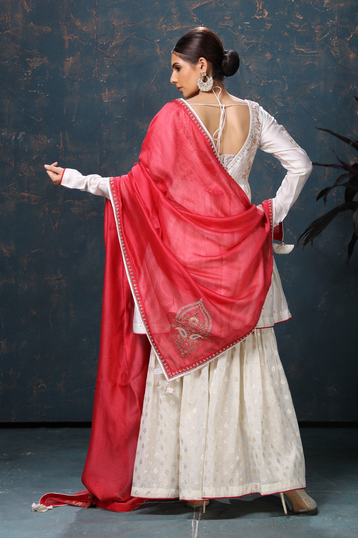 Off white suit 2024 with red dupatta